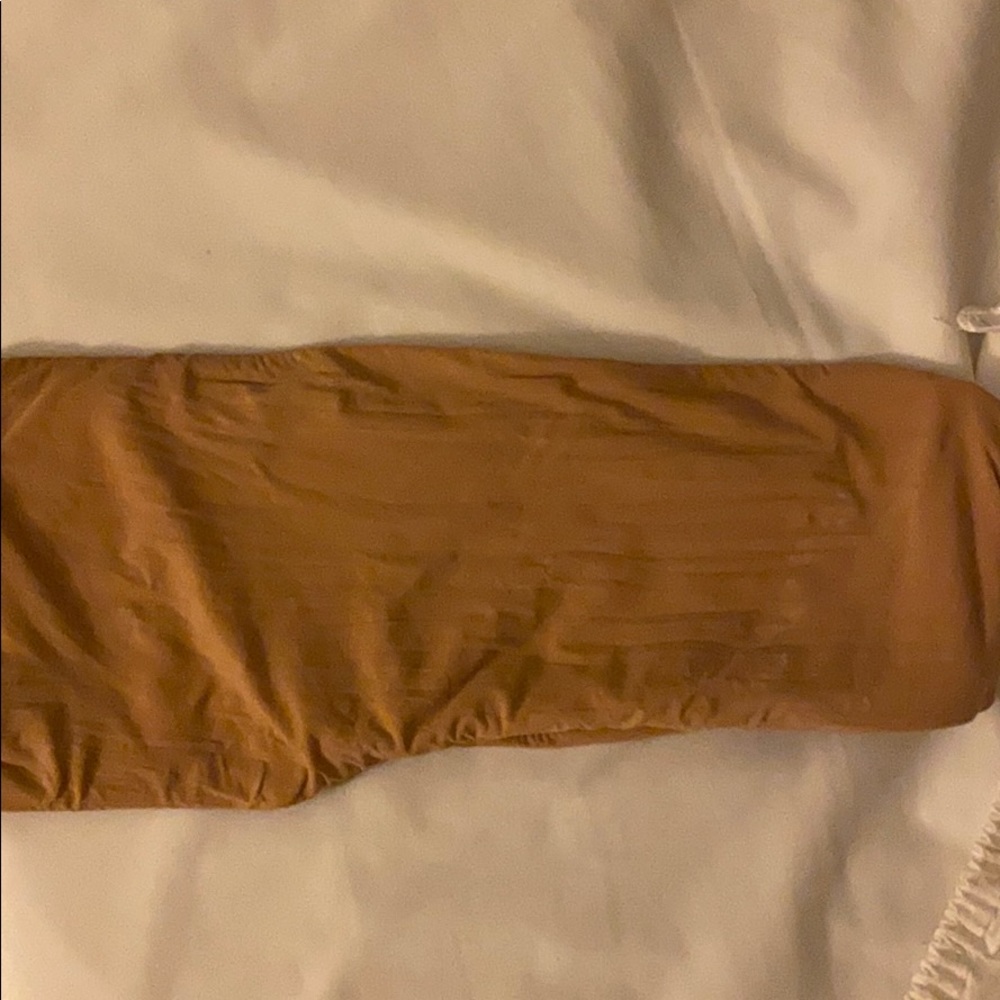 SKIMS BANDEAU BRA IN OCHRE